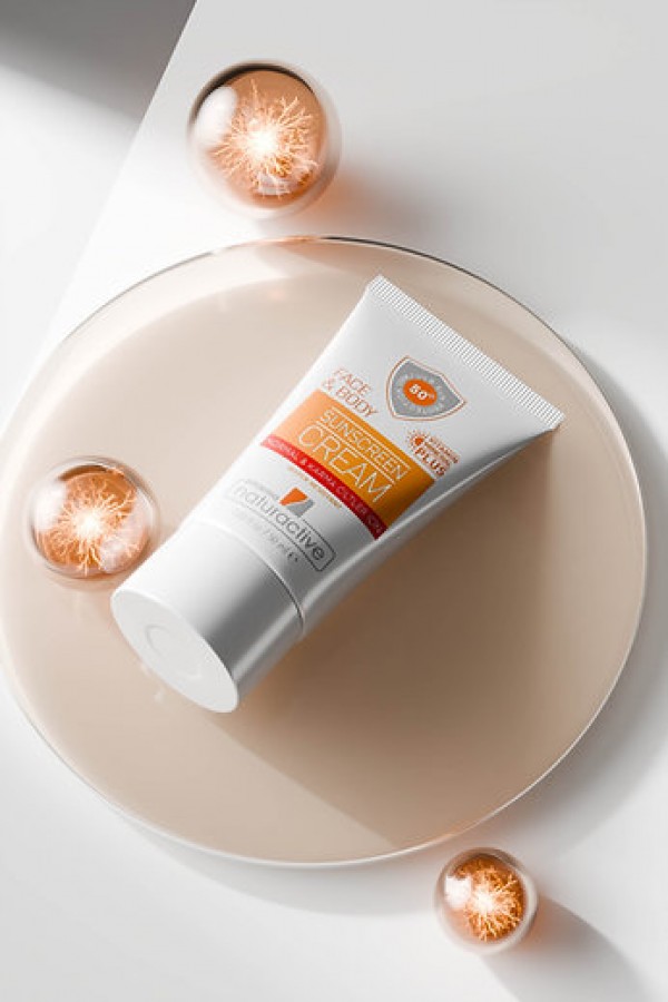 SPF50+ Normal ve Karma Ciltler İçin Anında Koruma Etkili Güneş Kremi SPF50+ Normal ve Karma Ciltler İçin Anında Koruma Etkili Güneş Kremi