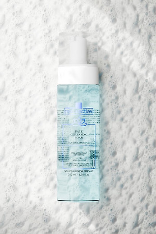 Hydration Therapy 4D Hyaluronik Asit & C Vitamini Yüz Temizleme Köpüğü 200ML